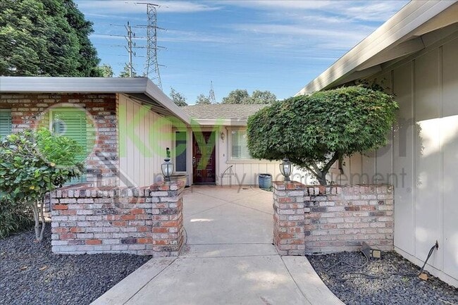 304 Diamond Oaks Rd in Roseville, CA - Building Photo - Building Photo