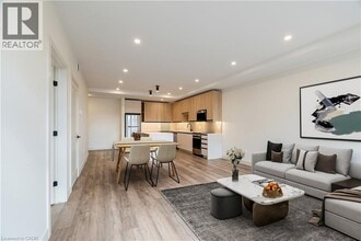 4390 Hillview Dr in Beamsville, ON - Building Photo - Building Photo