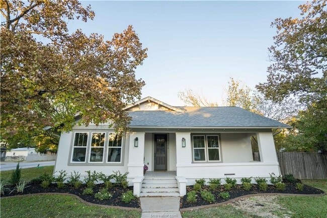 AUGUST 2026 PRE-LEASE!! Stunning Remodeled in Bryan, TX - Building Photo - Building Photo