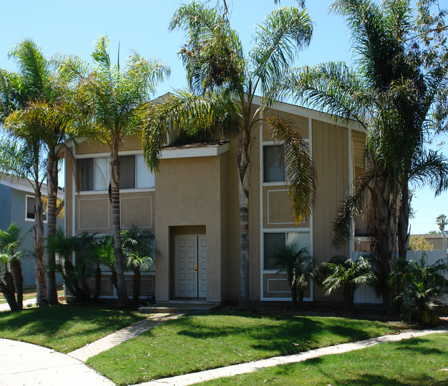 4802 Neely Cir in Huntington Beach, CA - Building Photo - Building Photo