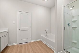 345 Tejas Trl in Waller, TX - Foto de edificio - Building Photo