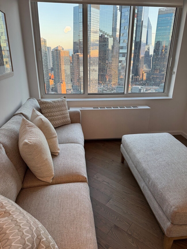 property at 440 W 41st St