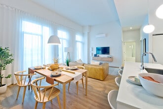 8405 Place Saint-Charles in Brossard, QC - Foto de edificio - Building Photo