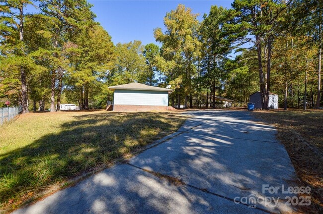 15011 Woodstar Rd in Matthews, NC - Building Photo - Building Photo