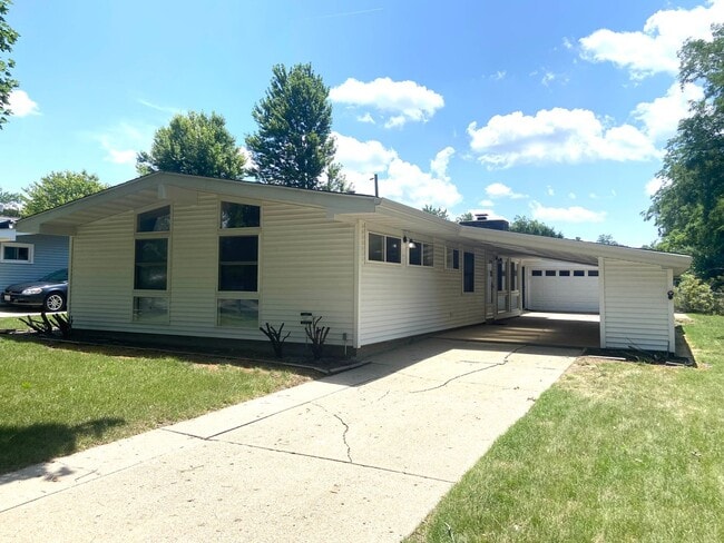 property at 628 W Shoshone Rd