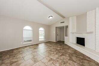 7438 Emory Oak Ln in Dallas, TX - Building Photo - Building Photo