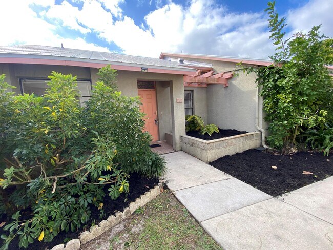 7400 Constitution Cir in Ft. Myers, FL - Building Photo - Building Photo