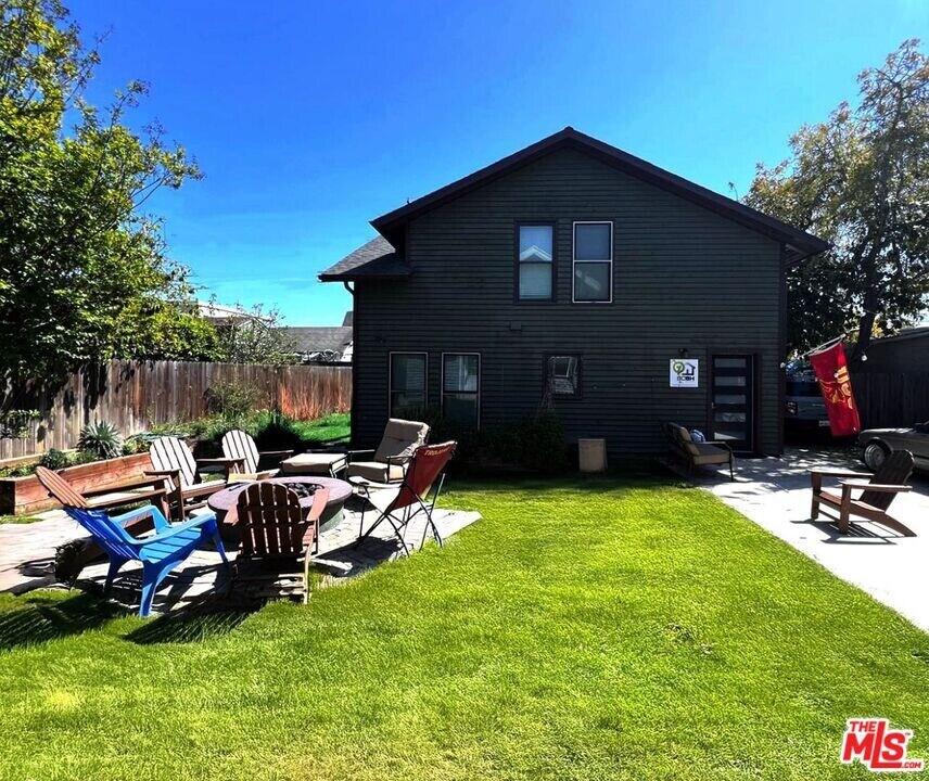 1460 W 28th St in Los Angeles, CA - Building Photo