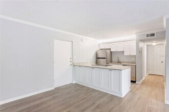 2302 S Manhattan Ave in Tampa, FL - Building Photo - Building Photo