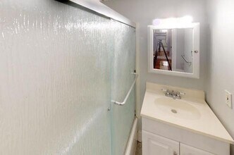 121 Johnson St, Unit Unit 2L in Lynn, MA - Building Photo - Building Photo