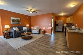 114 Bridge St in Farmington, ME - Building Photo - Building Photo