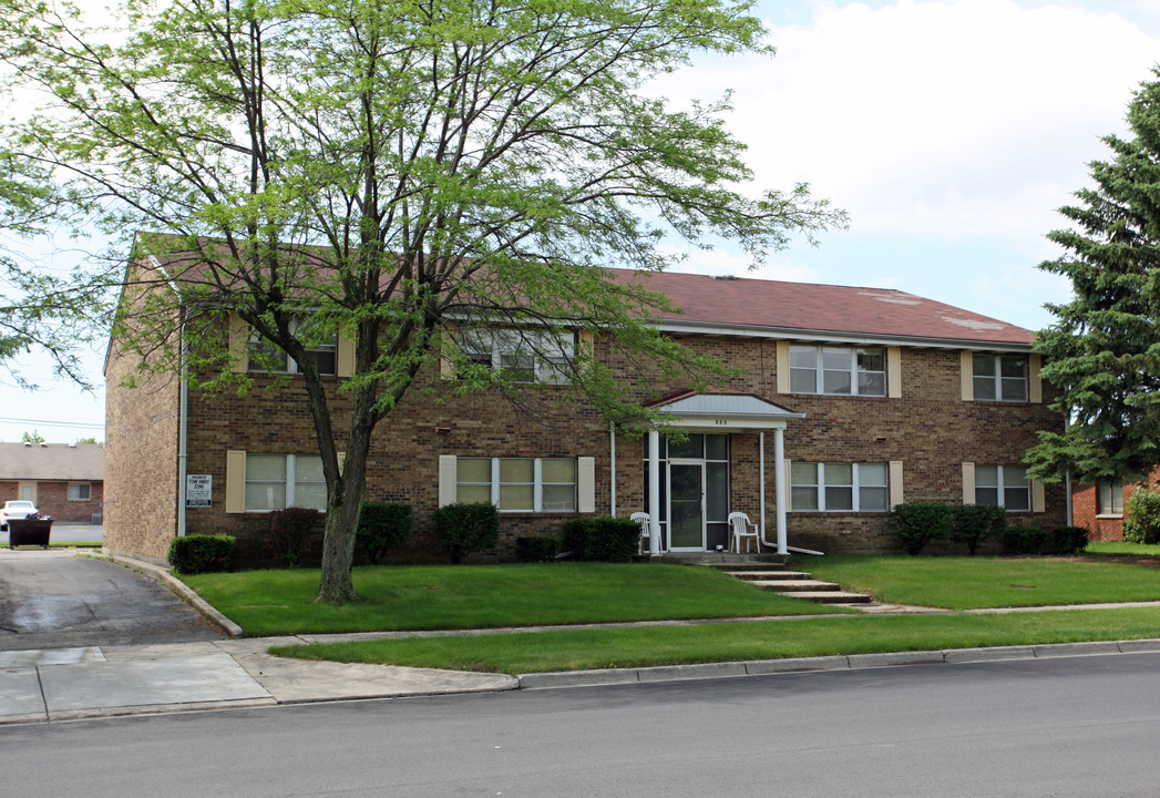 880 W Alkaline Springs Rd in Vandalia, OH - Building Photo