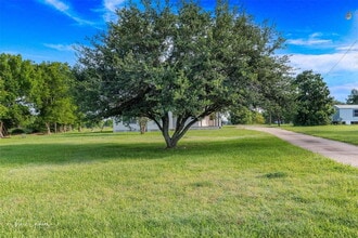 253 Whippoorwill Dr in Stonewall, LA - Building Photo - Building Photo