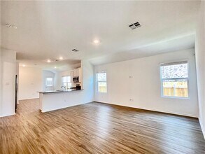 102 Milliner Lp in Hutto, TX - Building Photo - Building Photo