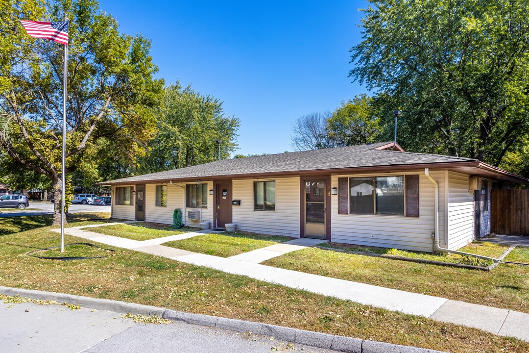 Brookside Apartments 317 SE Jacobs St, Gri... in Grimes, IA - Building Photo