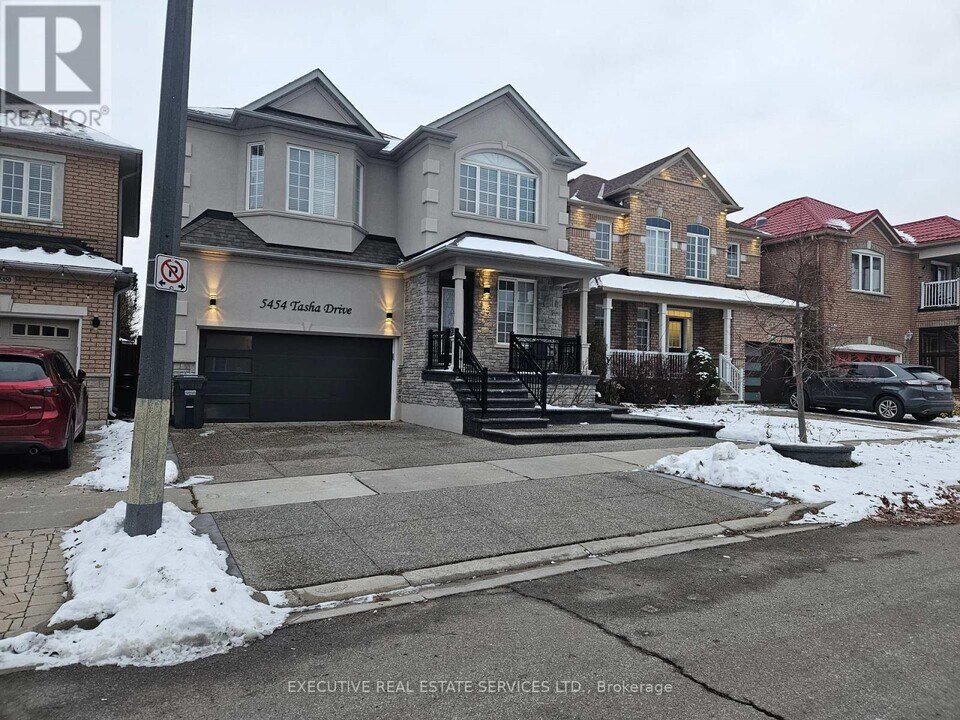 5454 Tasha Dr in Mississauga, ON - Building Photo