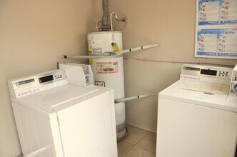 518 Naranja Dr, Unit 518 in Glendale, CA - Foto de edificio - Building Photo