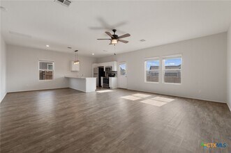 817 Circle Wy in Jarrell, TX - Building Photo - Building Photo