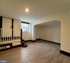 1210 N Calvert St in Baltimore, MD - Building Photo