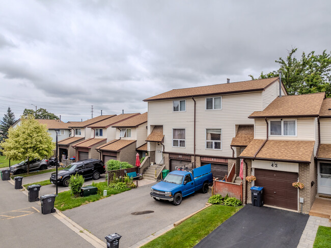 Village Green Co-op in Brampton, ON - Building Photo - Building Photo