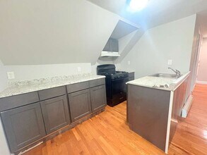 12 Button St, Unit 3 in New Haven, CT - Building Photo - Building Photo