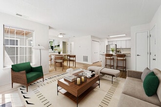 Windsor at Fairlakes in Fairfax, VA - Foto de edificio - Building Photo