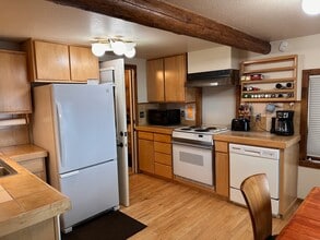 2913 Kachemak Dr in Homer, AK - Foto de edificio - Building Photo
