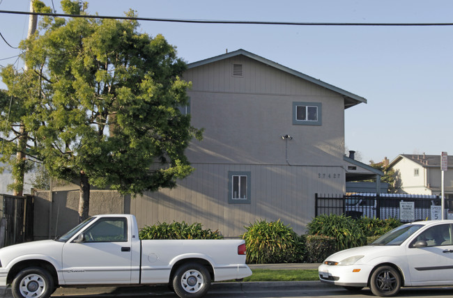 27427 Huntwood Ave in Hayward, CA - Foto de edificio - Building Photo