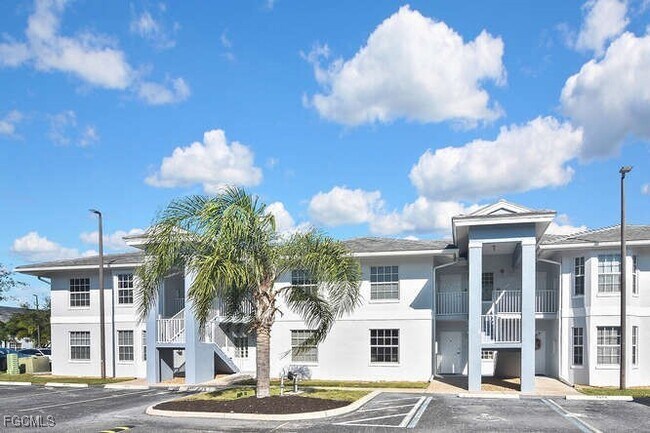 8331 Bernwood Cove Loop in Ft. Myers, FL - Foto de edificio - Building Photo