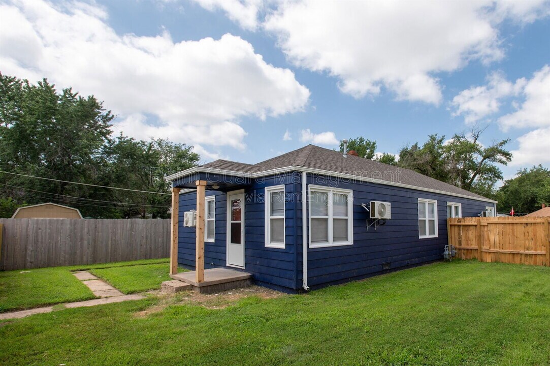 1301 E Mount Vernon St in Wichita, KS - Building Photo