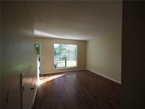 105 Hillside Dr in Elgin, TX - Building Photo - Building Photo