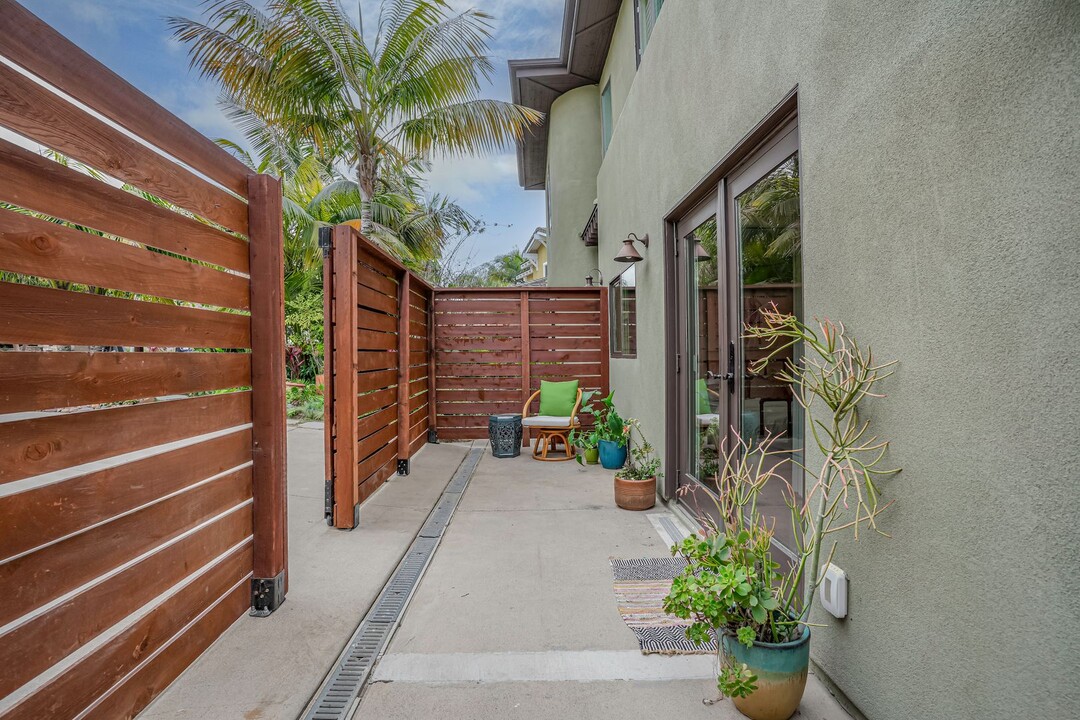 217 Hillcrest Dr in Encinitas, CA - Building Photo