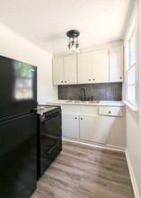 810 Shull St, Unit B in West Columbia, SC - Building Photo - Building Photo