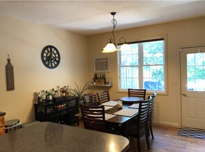 18 Cobblestone Ct in Newington, CT - Building Photo - Building Photo