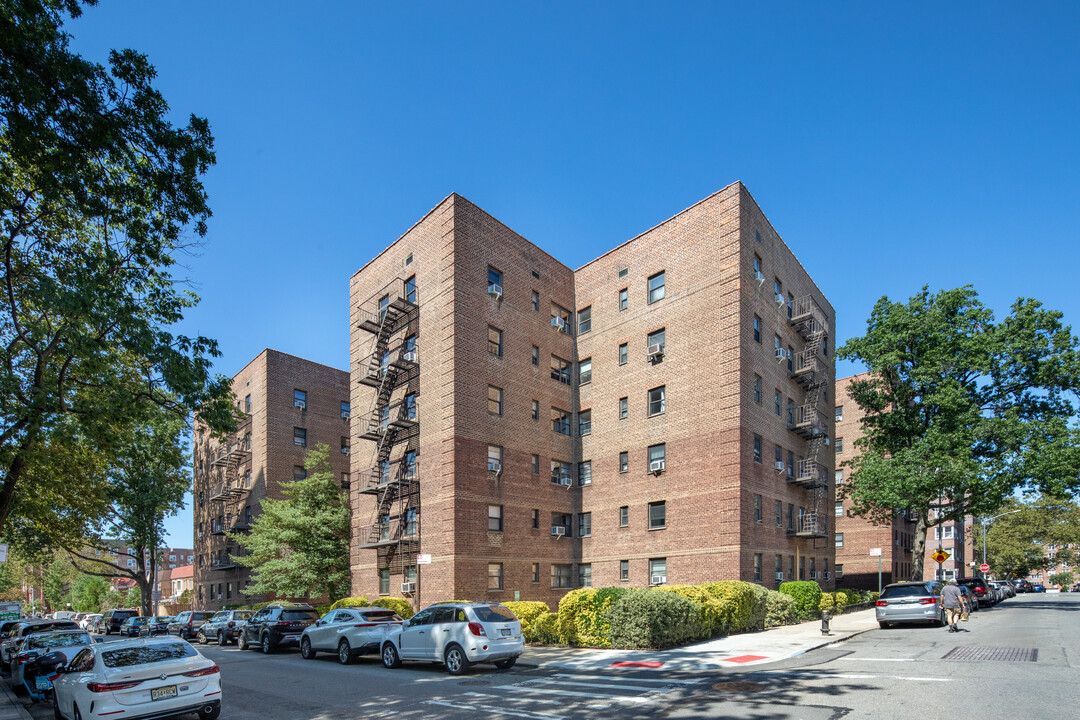 99-65 64th Rd in Rego Park, NY - Building Photo