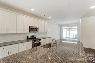 4974 David Cox Rd in Charlotte, NC - Foto de edificio - Building Photo