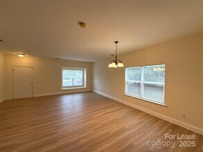 1207 Jade Glen Dr in Charlotte, NC - Foto de edificio - Building Photo