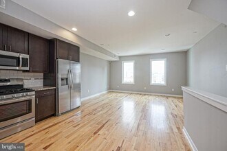 1011 Germantown Ave in Philadelphia, PA - Building Photo - Building Photo