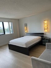 301 Golden Isles Dr, Unit 407 in Hallandale Beach, FL - Foto de edificio - Building Photo