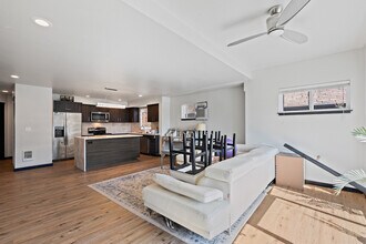 804 N Motor Pl in Seattle, WA - Building Photo - Building Photo