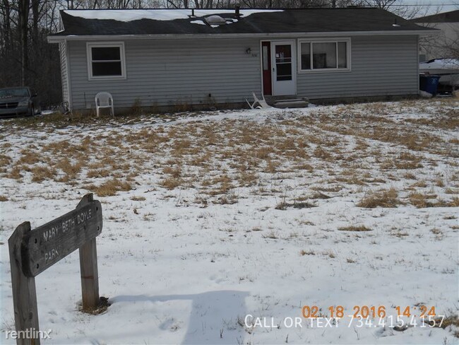 property at 3130 Woodmanor Ct