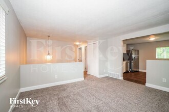 3103 Valleywood Dr in Columbus, OH - Building Photo - Building Photo