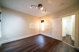 376 Medford St, Unit 2 in Somerville, MA - Building Photo - Building Photo