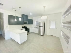 2202 S Sports Dr, Unit 3 in Pharr, TX - Building Photo - Building Photo