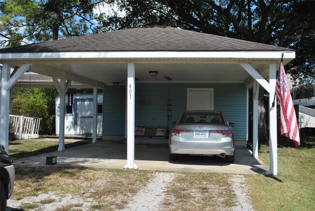 401 Laurel Dr in Friendswood, TX - Foto de edificio - Building Photo