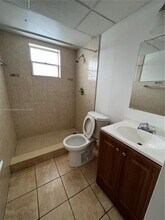 5067 NW 5th St, Unit A in Miami, FL - Foto de edificio - Building Photo