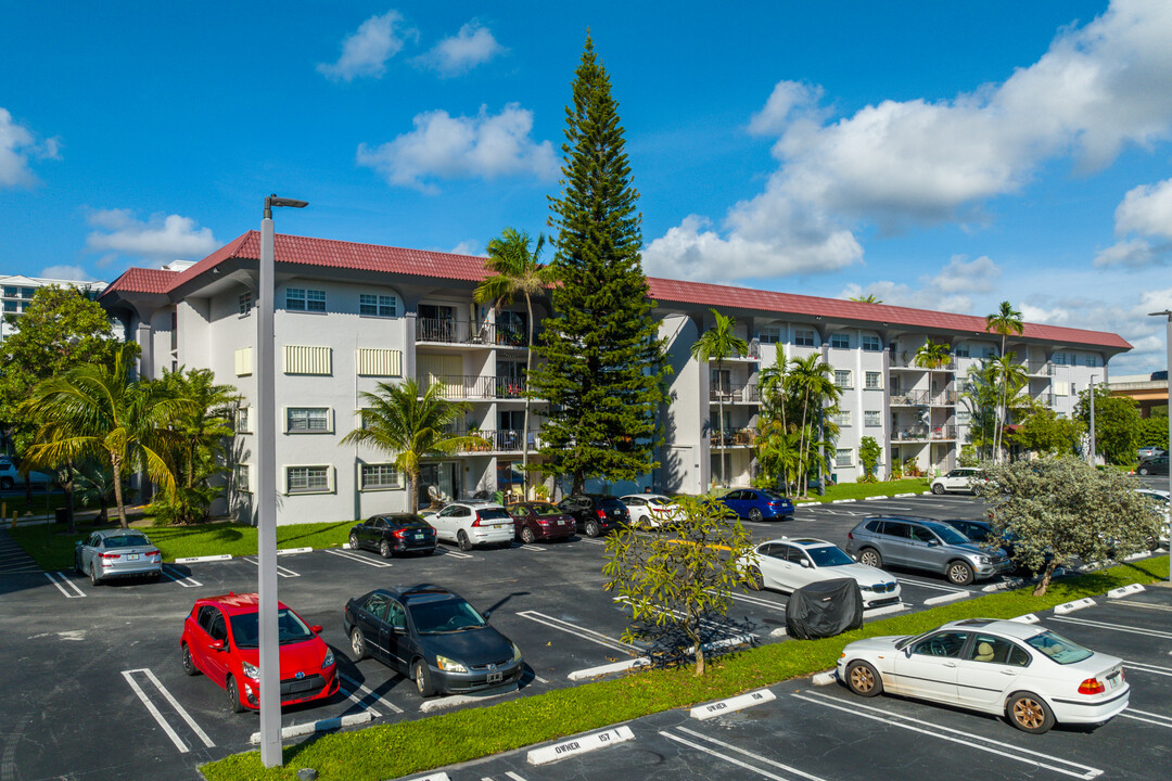 Granada Dadeland in Miami, FL - Foto de edificio