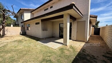 32525 Canyon Vista Rd in Cathedral City, CA - Foto de edificio - Building Photo