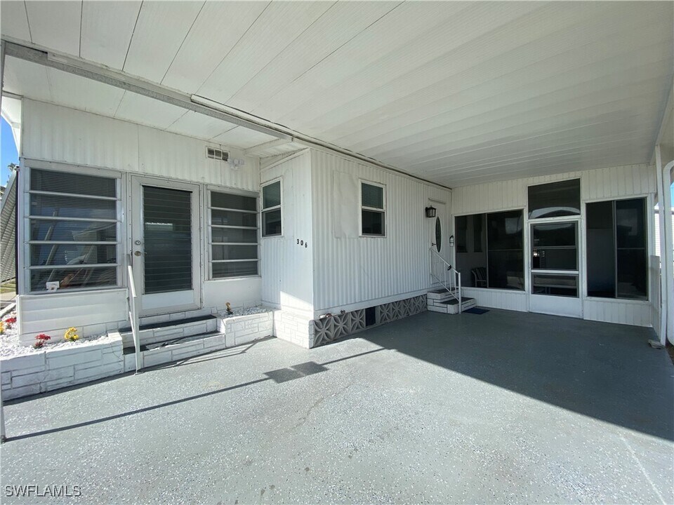 14715 Patrick Henry Rd in North Fort Myers, FL - Building Photo