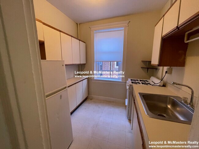 45 Ashford St, Unit 2